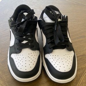 DH gate Nike dunks black and white